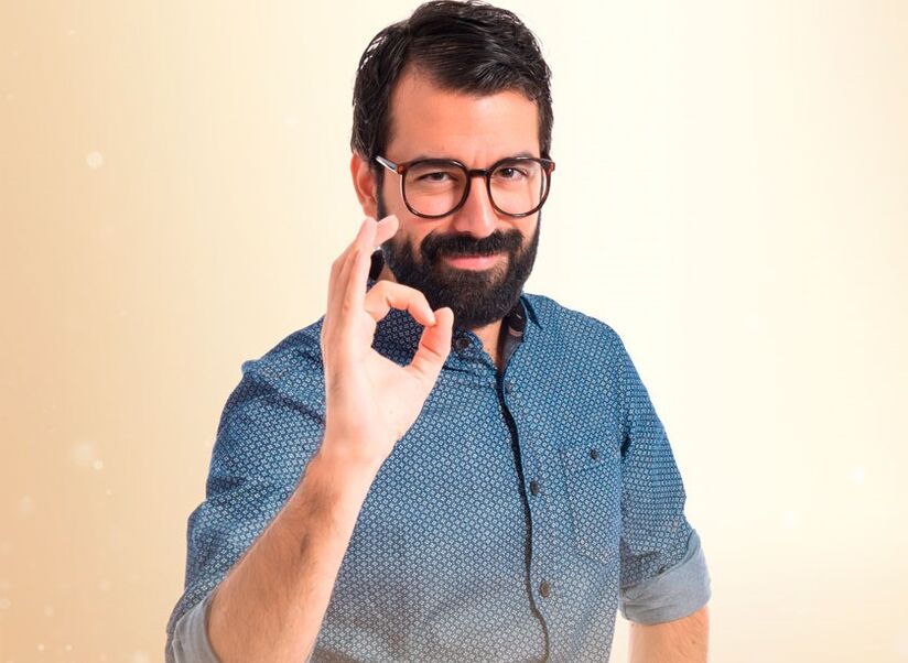 pria puas dengan pembesaran penis dengan soda